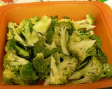 A picture of step 1 of Broccoli with Fluffy Omelette and Ankake Sauce.