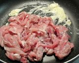 A picture of step 2 of Sliced Pork and Zucchini Fried with Oyster-Mayo Sauce.