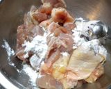 A picture of step 4 of Pan-fried Chicken Thigh with Honey and Lemon Juice.