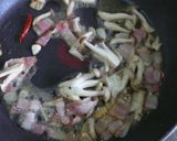 A picture of step 3 of Aglio, Olio e Peperoncino with Bacon.