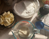 Foto del paso 1 de la receta: Mousse de frutos rojos, glaseado espejo y helado de nuez