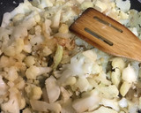 Foto del paso 4 de la receta: Tortilla de coliflor y cebolla (con sabor a tortilla de patata de toda la vida)