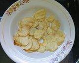 A picture of step 1 of Quick Potato chips.