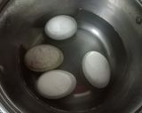 Hình bước làm 1 của món Cháo trắng trứng muối