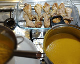 Foto del paso 10 de la receta: Muslitos pollo en crema de vino blanco sin lactosa
