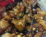 Foto langkah ke 2 dari resep Tumis Ayam Jamur kancing.