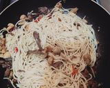 Foto langkah ke 7 dari resep Spaghetti aglio e olio.