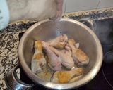 Foto del paso 3 de la receta: Guisado de muslitos de pollo con patatas