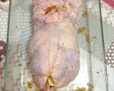Foto del paso 5 de la receta: Pollo deshuesado relleno para Nochebuena🎄🥂