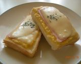 A picture of step 5 of Easy Creamed Corn Fluffy Toast.