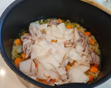 Foto del paso 3 de la receta: Chipirones guisados con calabaza