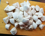 Foto del paso 3 de la receta: Ajos Tiernos (Ajetes) con Champiñones