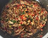 Foto langkah ke 3 dari resep Tongkol Suwir Balado Kemangi.