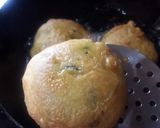 A picture of step 7 of Cheesy Vada Pav.