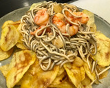 Foto del paso 3 de la receta: Chips caseras con gulas al ajillo y gamba roja 🦐🦐 & vermú de aperitivo 🫒🫒