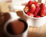 A picture of step 8 of Choco Strawberry instant dessert.