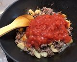 Une image de l'étape 4 de Ramens au bœuf, champignons, tomates, prune et coriandre.