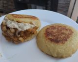 Foto del paso 5 de la receta: Arepas🫓 de maíz🌽tierno rellenas de dip de🫘frijol zanahoria🥕 y pimientos🌶️ tatemados🥙🌯