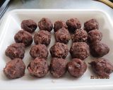 A picture of step 3 of Sakura-mochi with Chunky Sweetened Adzuki Bean Paste.