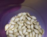 Foto del paso 1 de la receta: Semillas de calabacín al horno