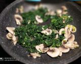 Foto del paso 4 de la receta: Increíble Keto-Pollo con Espinacas y Champiñones