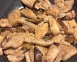 Une image de l'étape 4 de Côte de bœuf, Cèpes et tuiles de Parmesan.