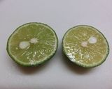 A picture of step 1 of A Decorative Way to Cut Sudachi Citrus Fruit.