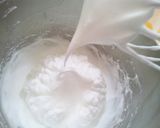 A picture of step 7 of Yogurt-Rich Chiffon Cake.