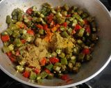 A picture of step 6 of Okra tomato curry.