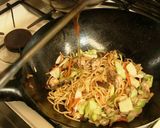 A picture of step 7 of Seafood Chow Mein.