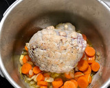 Foto del paso 3 de la receta: Redondo de pavo en salsa