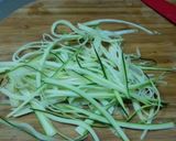 Foto del paso 6 de la receta Crema de calabacín con espaguetis y zanahoria