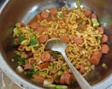 Foto langkah ke 3 dari resep Martabak Mie Sosis.