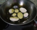Foto langkah ke 3 dari resep Terong goreng tepung praktis.