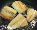 A picture of step 3 of Pan-Fried Salted Mackerel with Sesame and Mayonnaise.