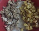 Foto langkah ke 1 dari resep Tumis Ati Ampela Ayam Kentang Kuah Kecap.