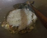 Foto langkah ke 3 dari resep Nasi Goreng Sosis Bumbu Iris.