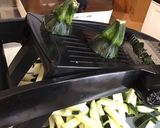 Une image de l'étape 2 de Courgettes marinées citron, ail, épices et coriandre.