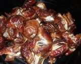 A picture of step 1 of Dates and nuts balls.