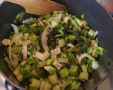 Foto del paso 3 de la receta: Crema (sin crema) de verduras sorpresa
