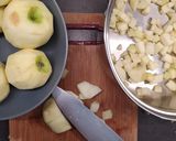 A picture of step 3 of Szarlotka apple pie.