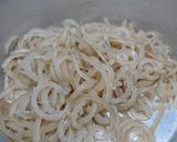 Hình bước làm 2 của món Bún bì chả giò