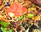 Foto langkah ke 5 dari resep Mie goreng kecap.