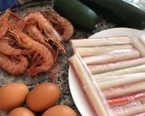 Foto del paso 1 de la receta: Brazo gitano de calabacín con Gambones y bocas de mar