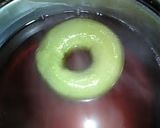 A picture of step 5 of Matcha Bagels.