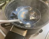 A picture of step 3 of Japanese Shijimi Mussels Miso Soup.