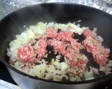A picture of step 1 of Stir Fry Ground Pork With Onion.