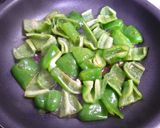 A picture of step 2 of Sweet and Salty Green Pepper Stir-Fry with Bonito Flakes.