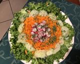Une image de l'étape 3 de Frisée aux concombre carottes et radis sauce balsamique.