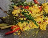 Foto langkah ke 6 dari resep Buntil Daun Singkong Isi Teri.
